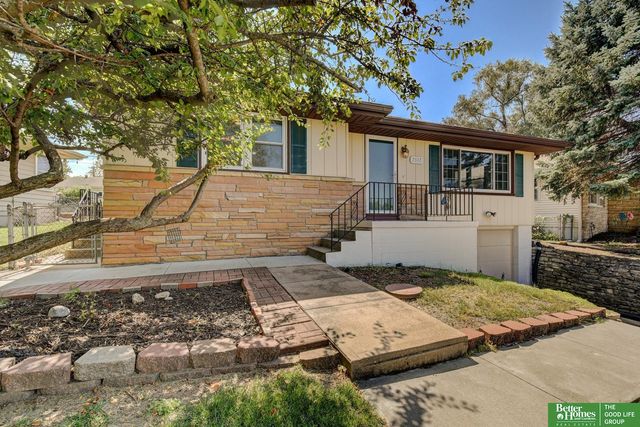7517 Erskine Street, Omaha, NE 68134