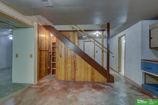7517 Erskine Street, Omaha, NE 68134
