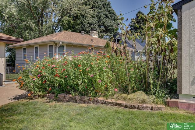 7517 Erskine Street, Omaha, NE 68134