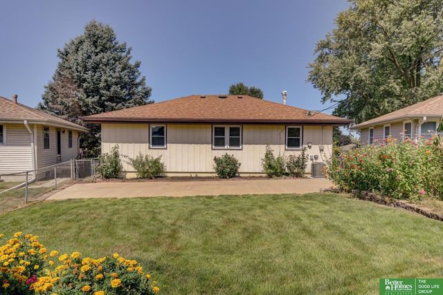 7517 Erskine Street, Omaha, NE 68134