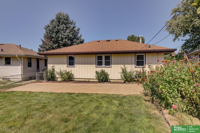 7517 Erskine Street, Omaha, NE 68134