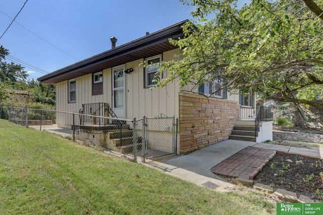 7517 Erskine Street, Omaha, NE 68134