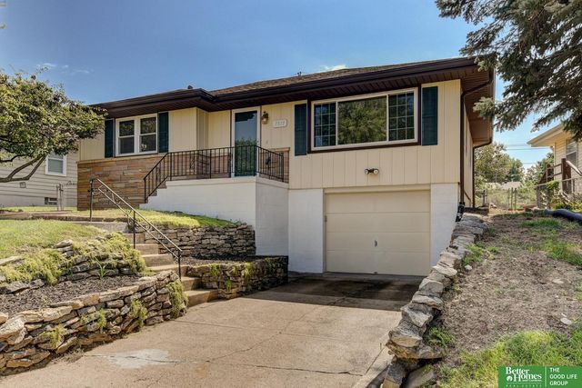 7517 Erskine Street, Omaha, NE 68134
