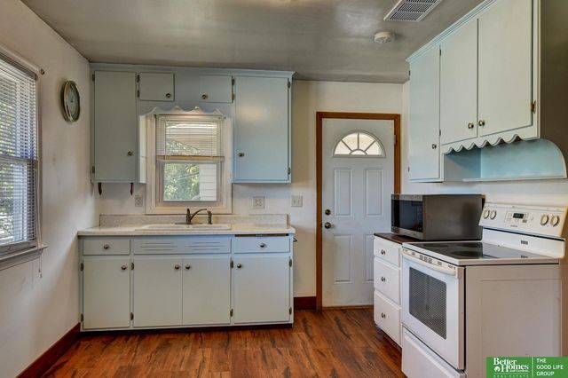 7517 Erskine Street, Omaha, NE 68134