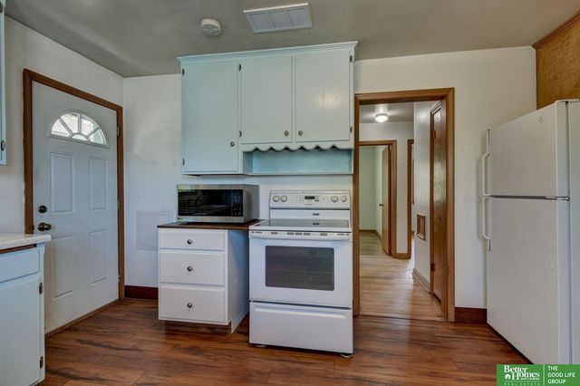 7517 Erskine Street, Omaha, NE 68134