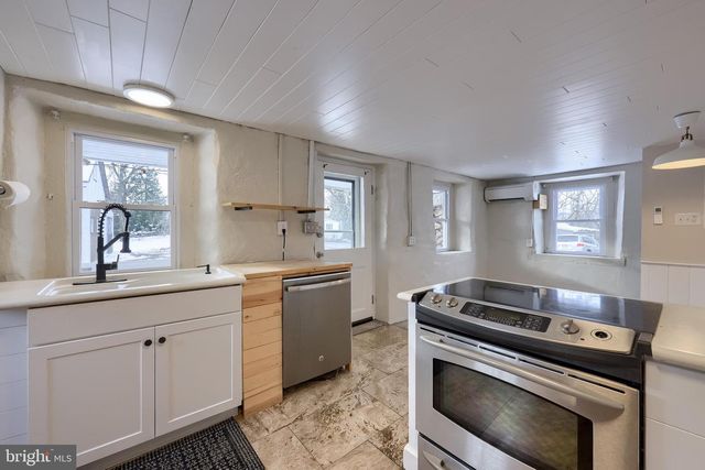 561 MARTICVILLE RD, Pequea, PA 17565