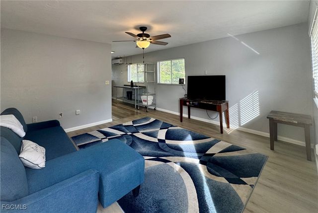 8061 Country RD 202, Fort Myers, FL 33919