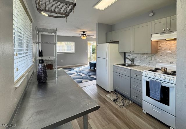 8061 Country RD 202, Fort Myers, FL 33919