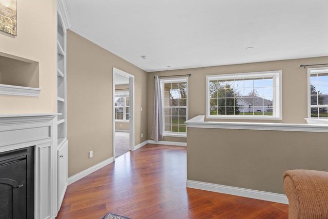 3219 E FALLCREEK LANE, Appleton, WI 54913