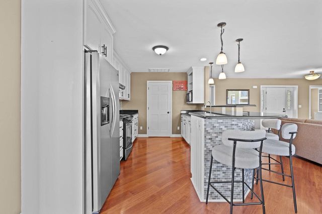 3219 E FALLCREEK LANE, Appleton, WI 54913