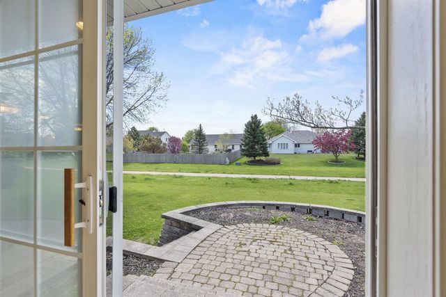3219 E FALLCREEK LANE, Appleton, WI 54913