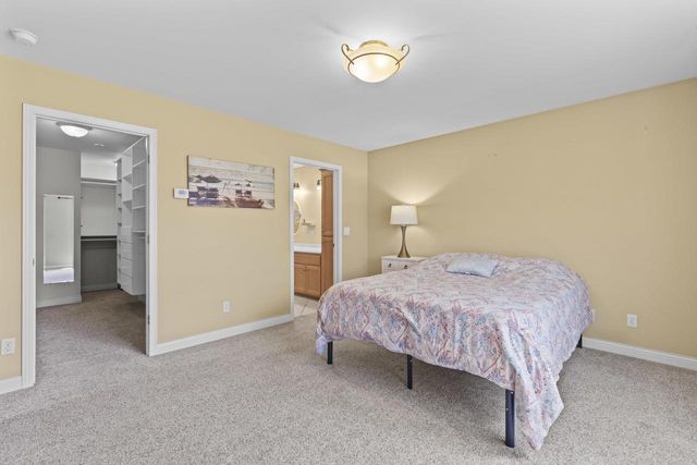3219 E FALLCREEK LANE, Appleton, WI 54913