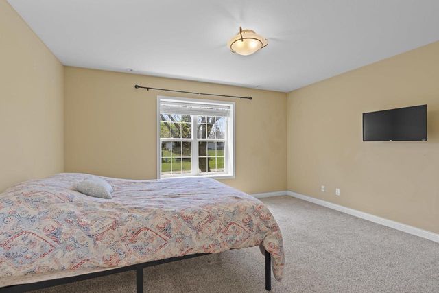 3219 E FALLCREEK LANE, Appleton, WI 54913