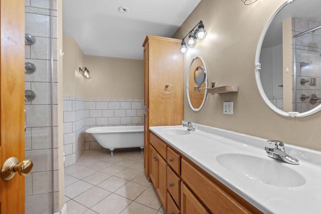 3219 E FALLCREEK LANE, Appleton, WI 54913