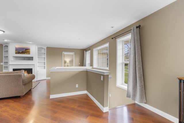 3219 E FALLCREEK LANE, Appleton, WI 54913