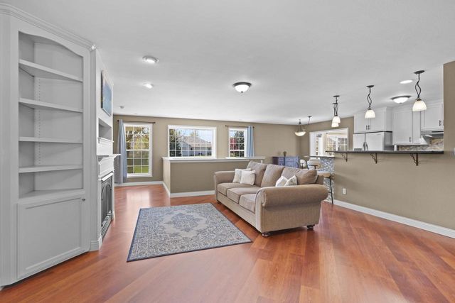 3219 E FALLCREEK LANE, Appleton, WI 54913