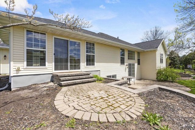 3219 E FALLCREEK LANE, Appleton, WI 54913