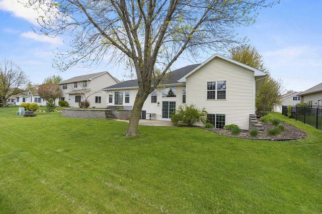 3219 E FALLCREEK LANE, Appleton, WI 54913