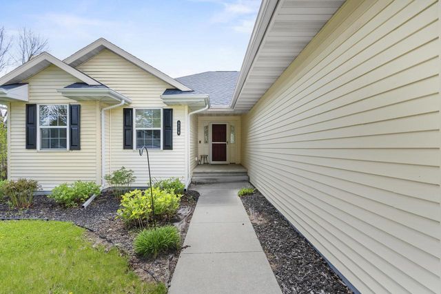 3219 E FALLCREEK LANE, Appleton, WI 54913