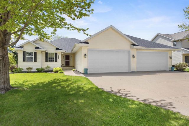 3219 E FALLCREEK LANE, Appleton, WI 54913