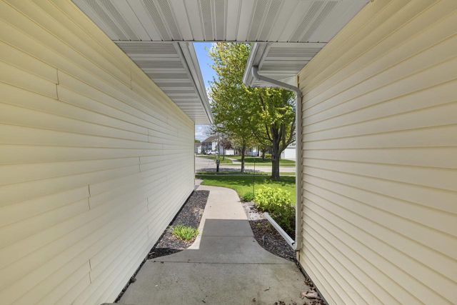 3219 E FALLCREEK LANE, Appleton, WI 54913