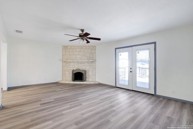 12614 MOSS HOLLOW ST, Live Oak, TX 78233