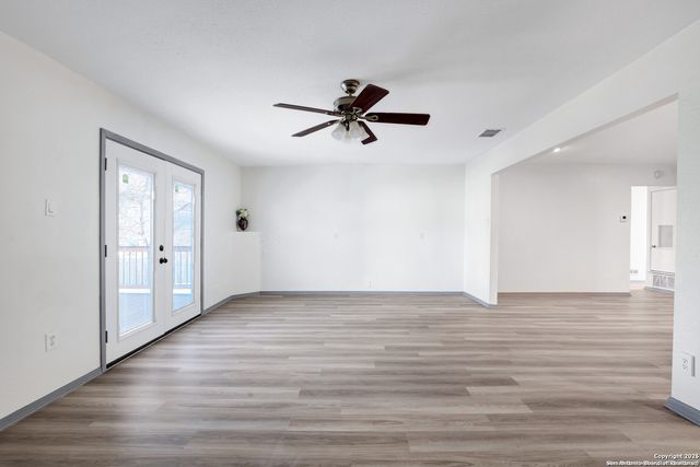 12614 MOSS HOLLOW ST, Live Oak, TX 78233