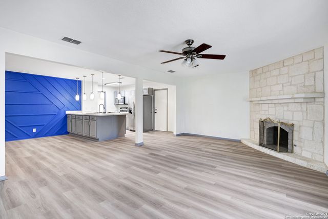 12614 MOSS HOLLOW ST, Live Oak, TX 78233