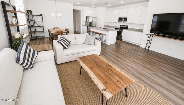 2334 E LEVI Drive, Phoenix, AZ 85040
