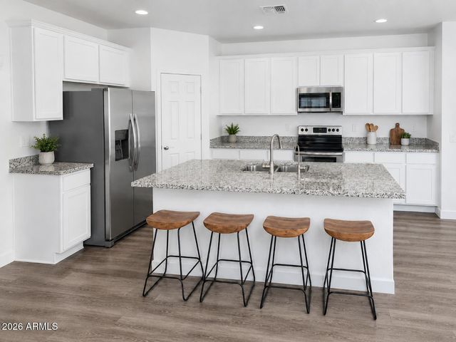 2334 E LEVI Drive, Phoenix, AZ 85040
