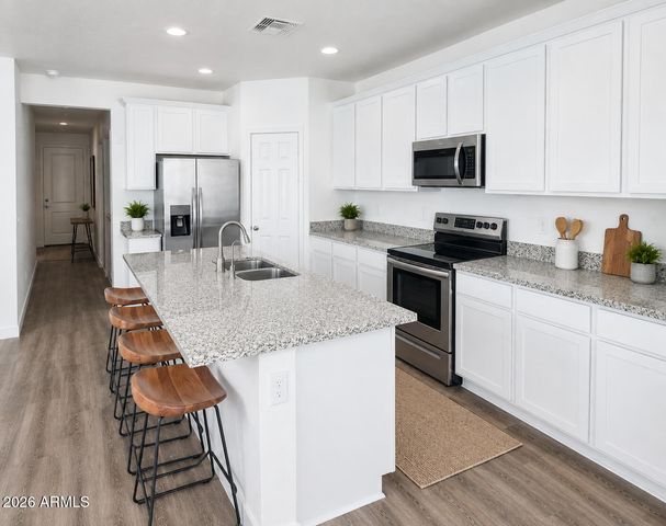 2334 E LEVI Drive, Phoenix, AZ 85040