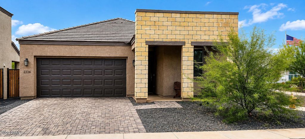 2334 E LEVI Drive, Phoenix, AZ 85040