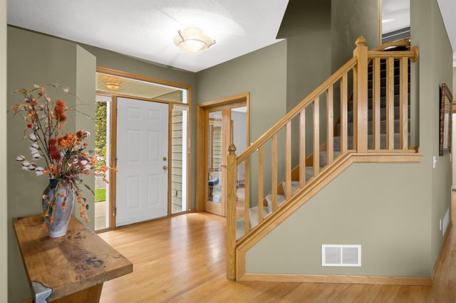 5054 Edgewater Drive, Savage, MN 55378