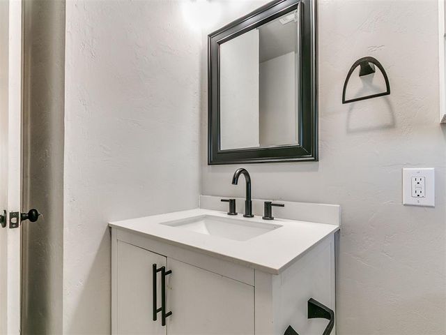 1501 SW 68th Street, Oklahoma City, OK 73159