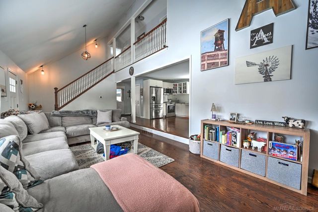 65 Woodside Lane, Oakland, MI 48360