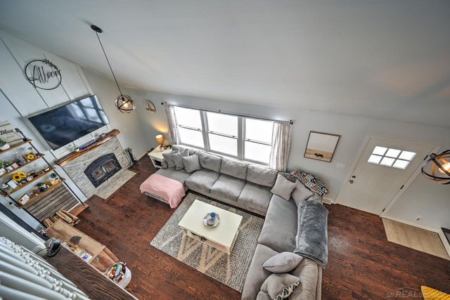 65 Woodside Lane, Oakland, MI 48360