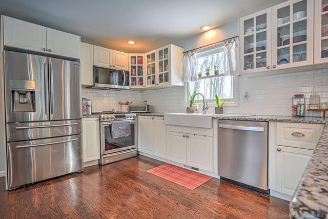 65 Woodside Lane, Oakland, MI 48360