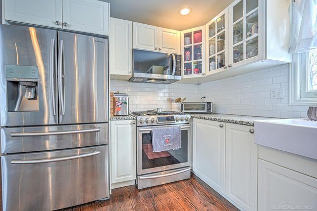 65 Woodside Lane, Oakland, MI 48360