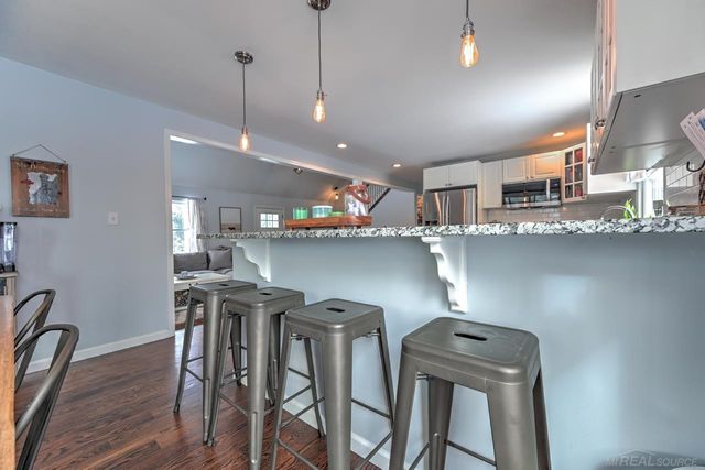 65 Woodside Lane, Oakland, MI 48360