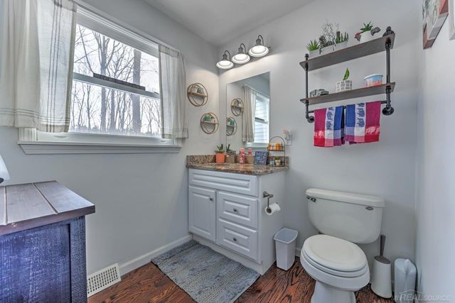 65 Woodside Lane, Oakland, MI 48360