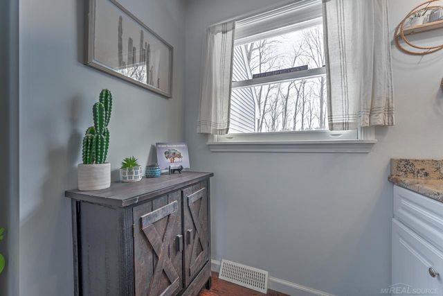 65 Woodside Lane, Oakland, MI 48360