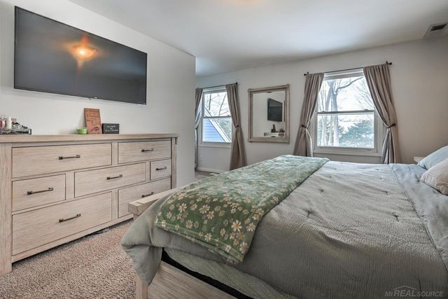 65 Woodside Lane, Oakland, MI 48360