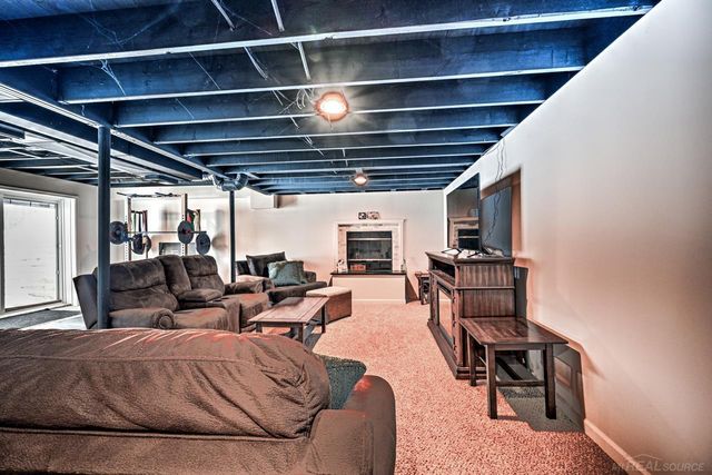 65 Woodside Lane, Oakland, MI 48360