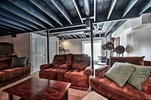 65 Woodside Lane, Oakland, MI 48360