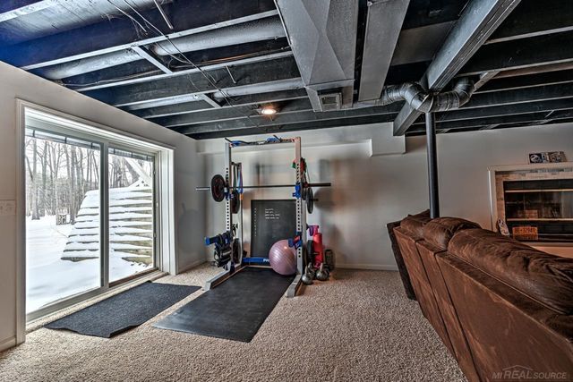 65 Woodside Lane, Oakland, MI 48360