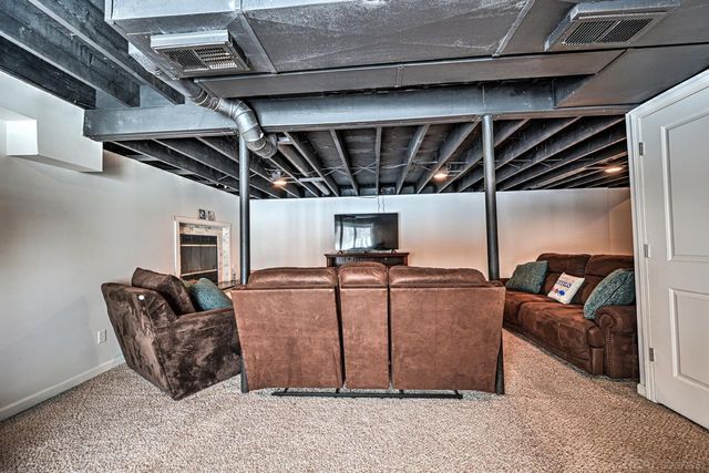 65 Woodside Lane, Oakland, MI 48360