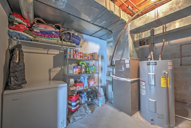 65 Woodside Lane, Oakland, MI 48360