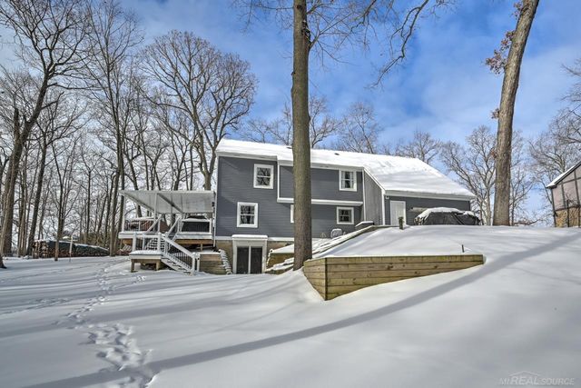 65 Woodside Lane, Oakland, MI 48360