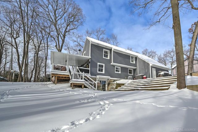 65 Woodside Lane, Oakland, MI 48360