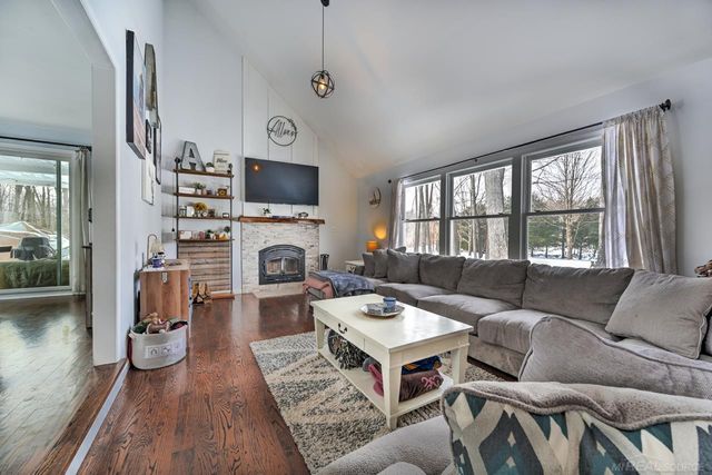 65 Woodside Lane, Oakland, MI 48360